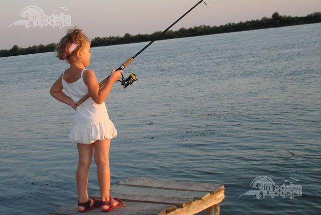 Copii la pescuit :) - primii-pasi-la-4-ani.jpg